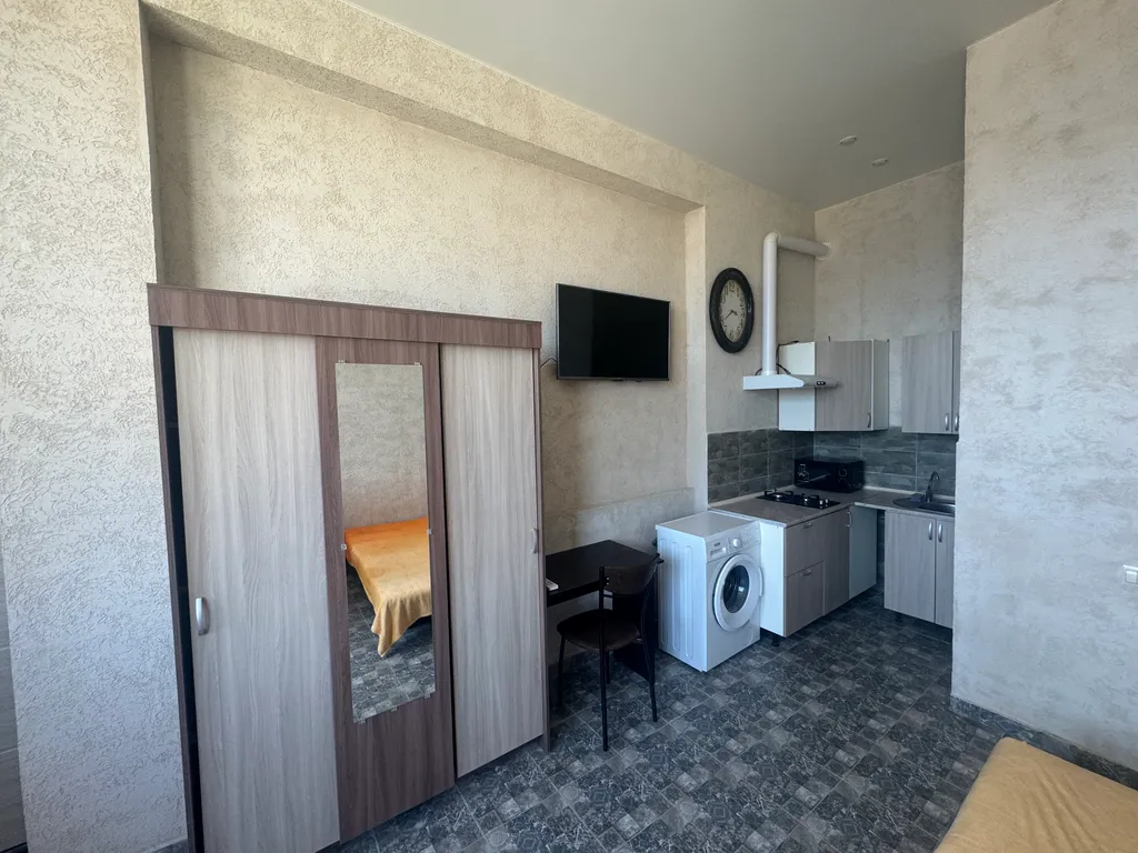 Четырехместный Люкс студия со своей кухней и отдельным входом