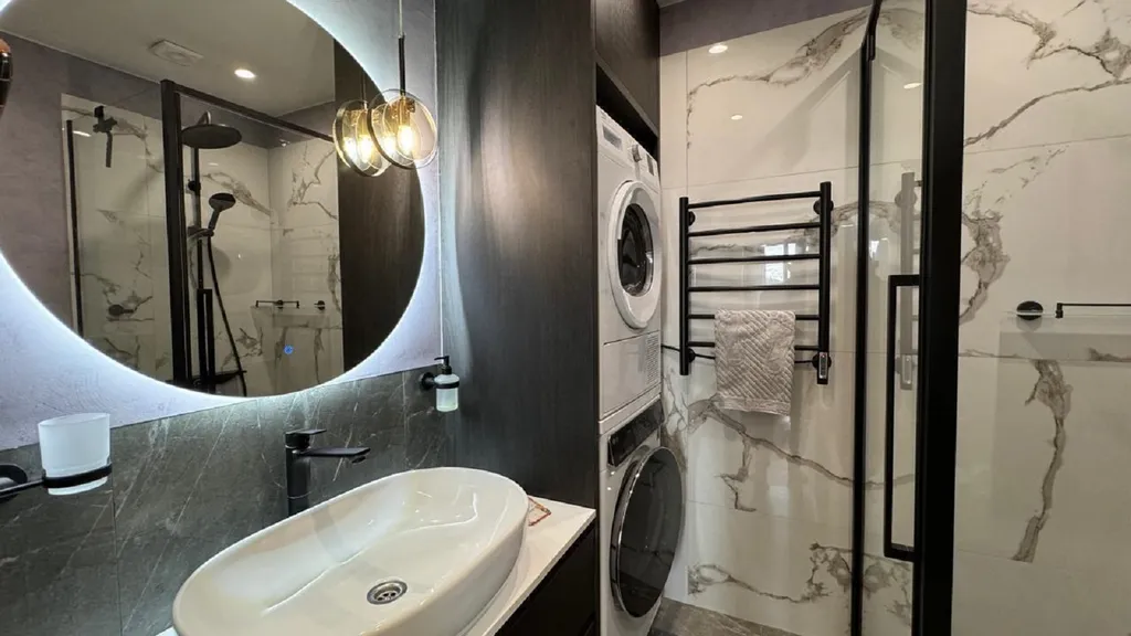 У моря: стильная евротрешка с двумя балконами и видом