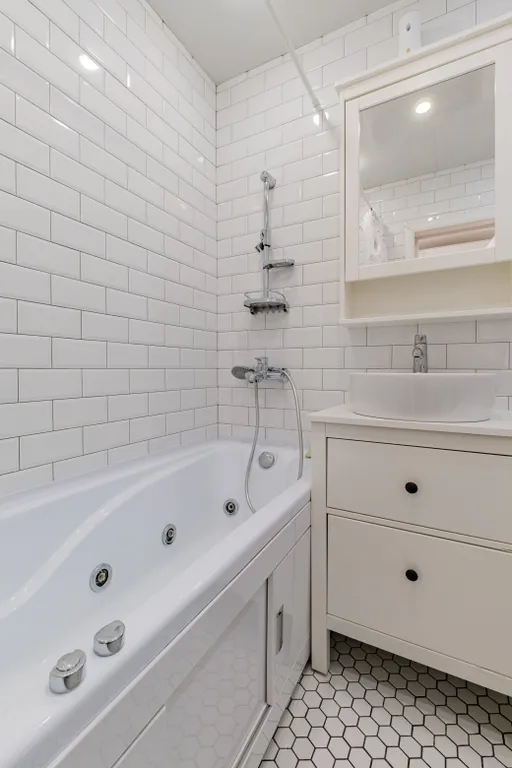 Светлая студия в центре