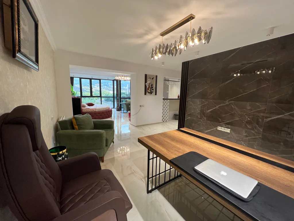 Business Studio Apartment in Central Park