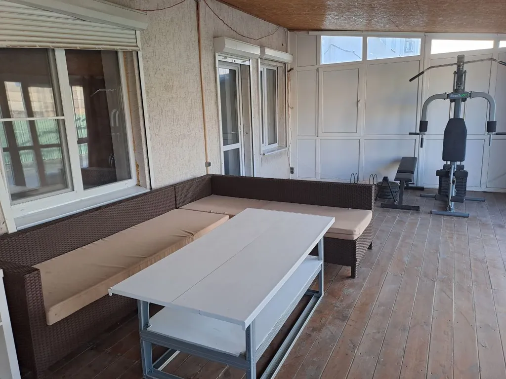 Большая светлая квартира с дизайнерским ремонтом рядом с центром