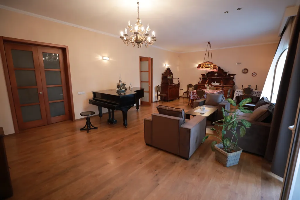 Apartment at 12 Baratashvili street