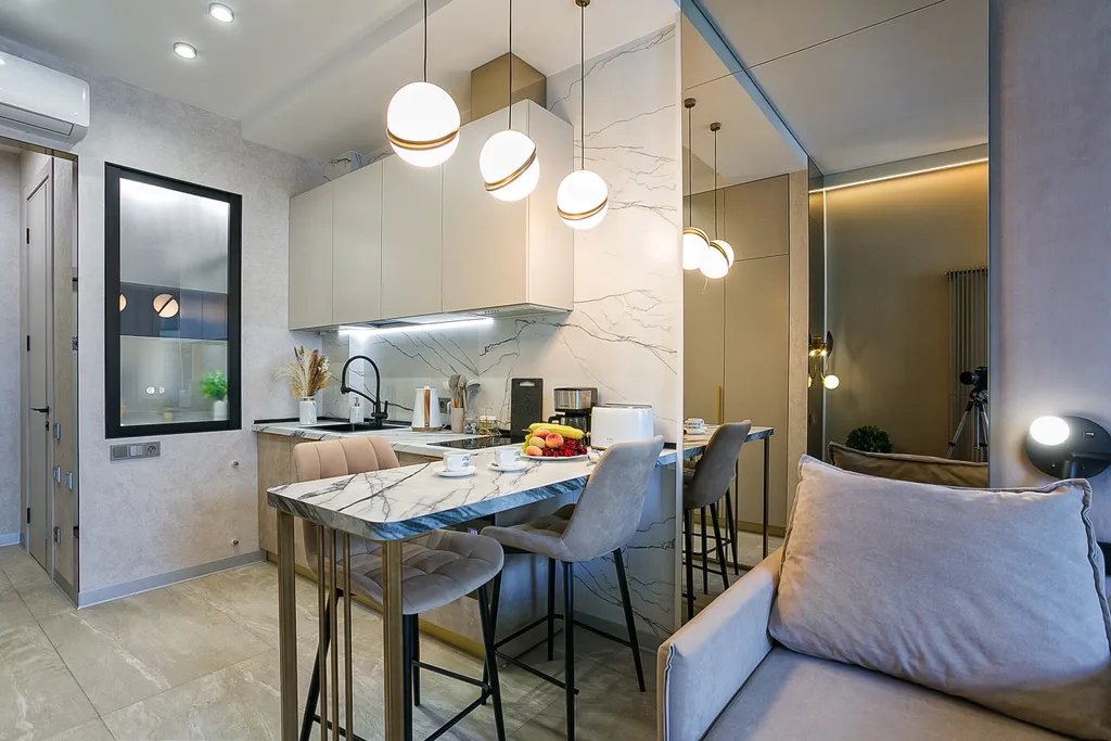 Дизайнерская студия с террасой с видом на море и свой пляж