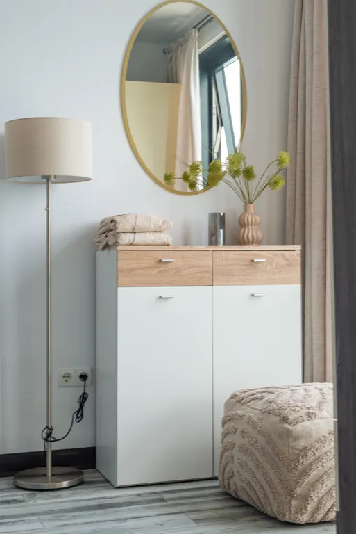 Ocean Breeze Retreat - Sea View Aesthetics