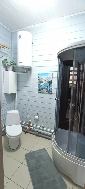 Уютный двухэтажный дом на берегу озера Селигер