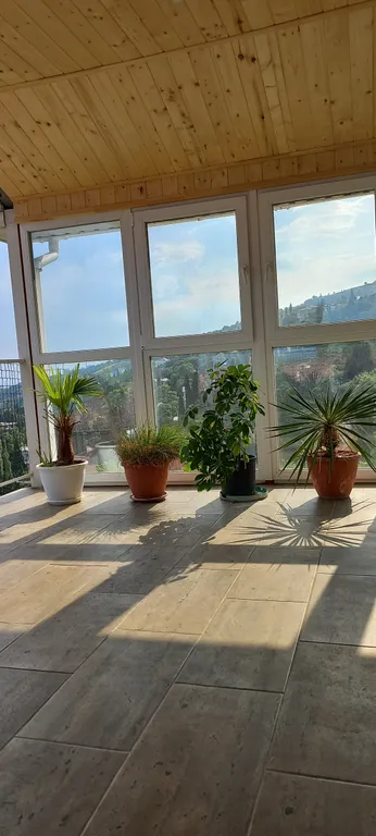 Студия с панорамным видом