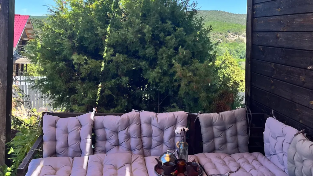 Уютная дача с видом на горы