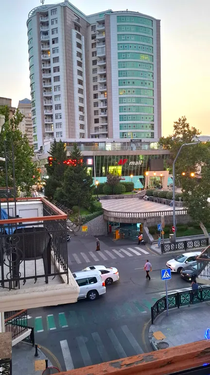 Квартира в центре, в старинном архитектурном доме — аренда посуточно в Баку