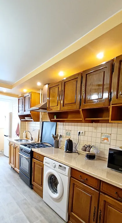 Квартира с видом на набережную и горы