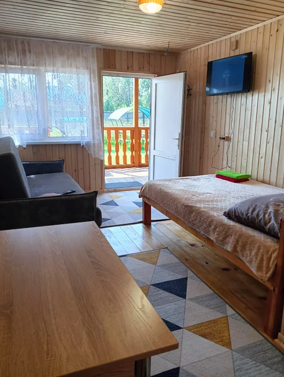 На Алтае на берегу реки Катунь