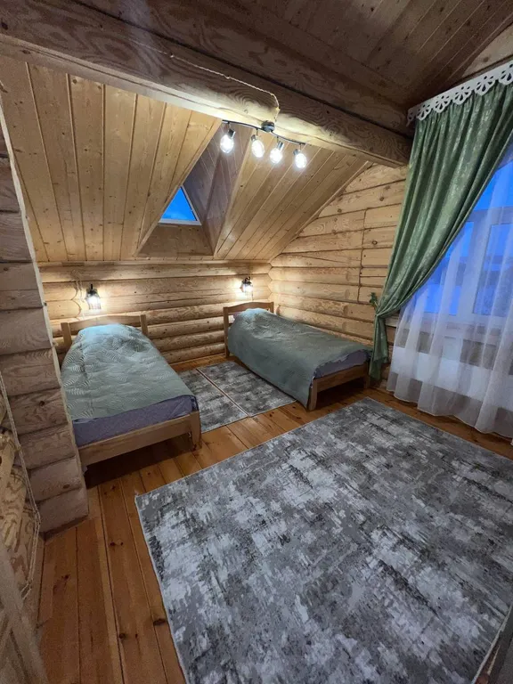 Большой коттедж на побережье озера Тосканка