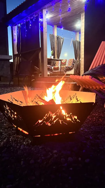 Домик с видом на горы