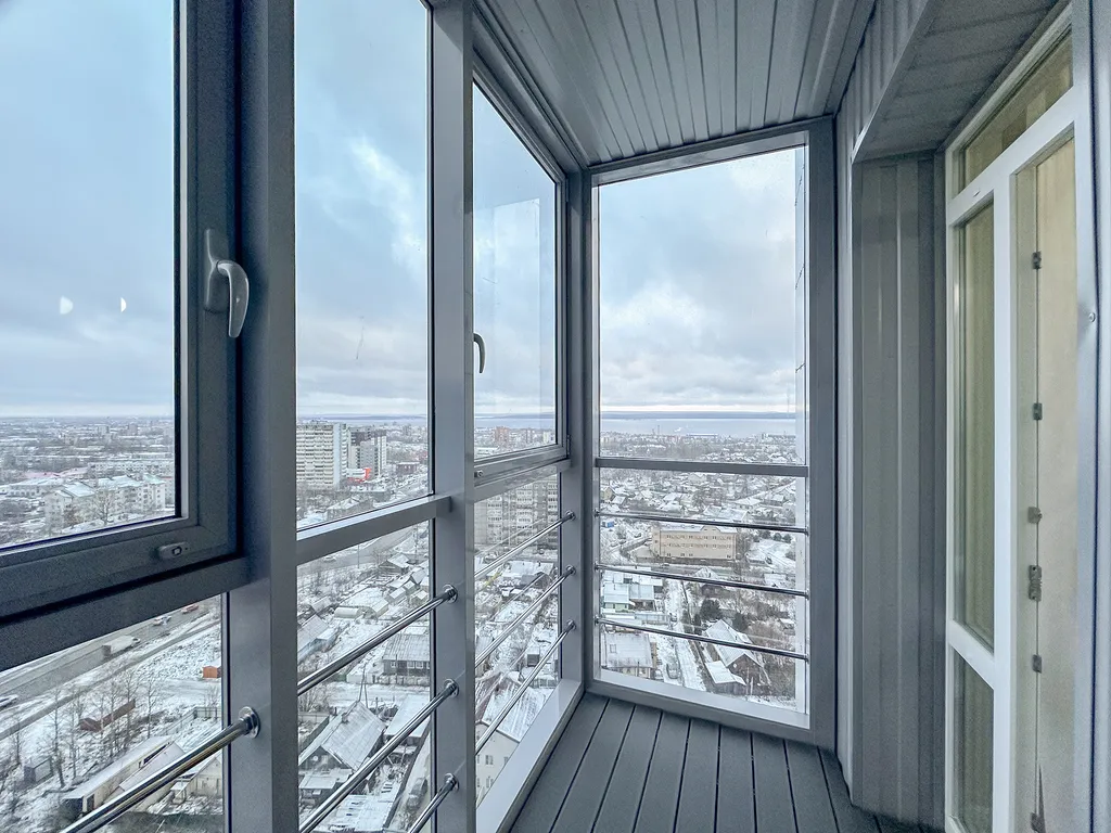 Однушка с видом на озеро