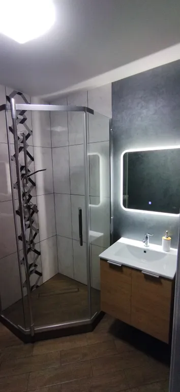 Уютная студия с видом на городской стадион Авангард