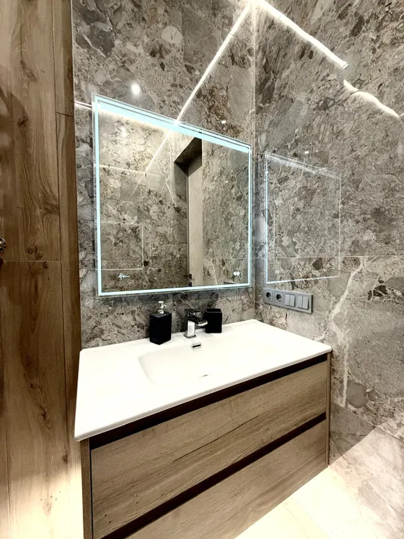 Романтичная студия в стиле лофт с прямым видом на море