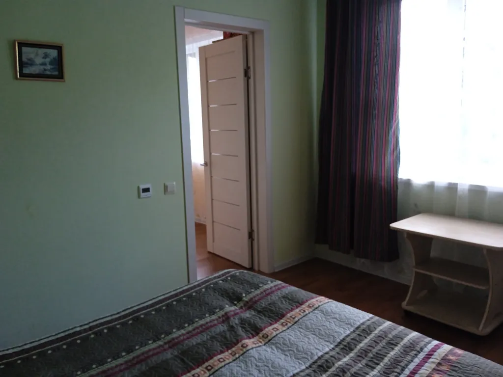 Уютный домик у реки с видом на горы