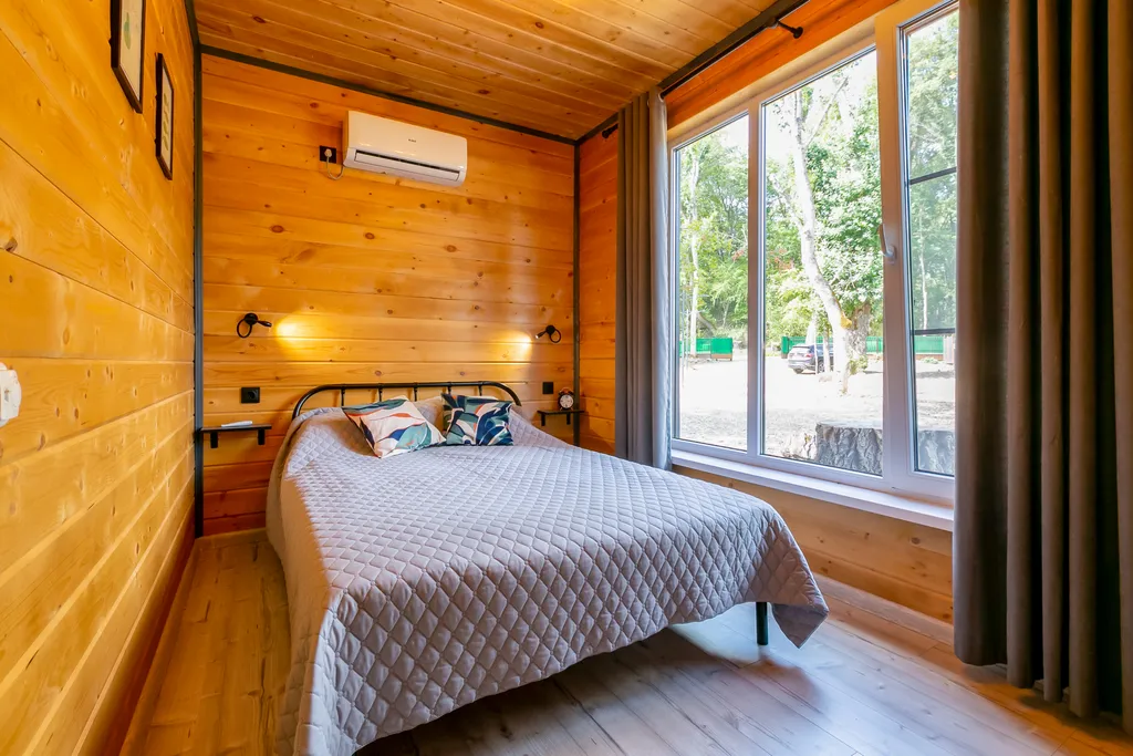 Уютный дом в лесу