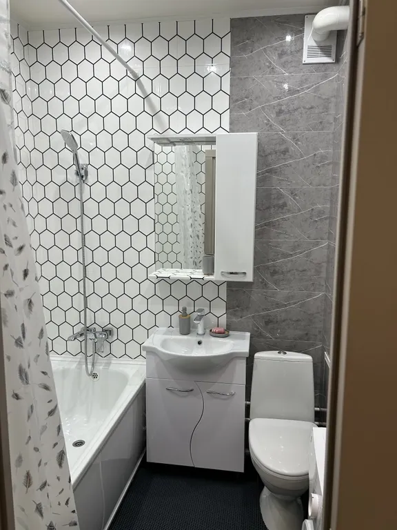 Просторная студия с дизайнерским ремонтом