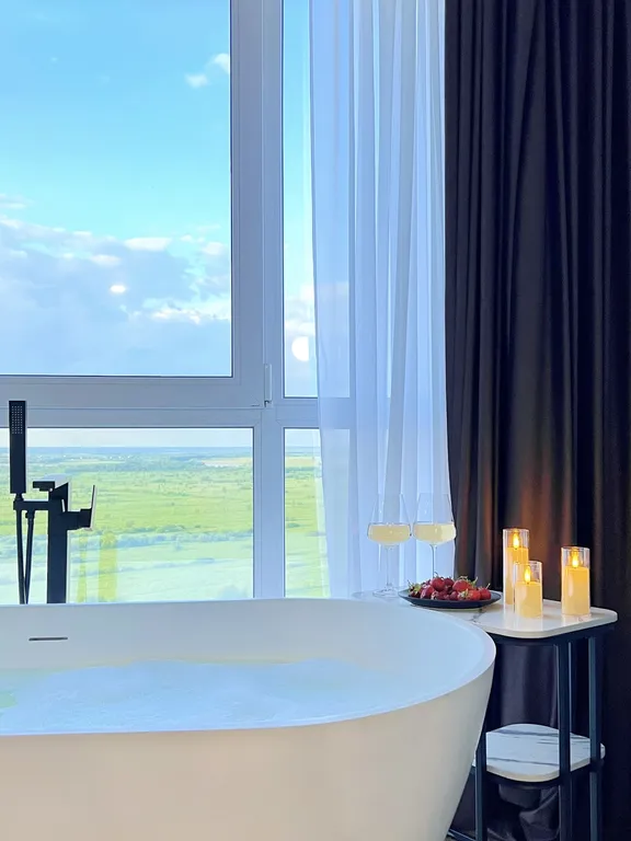 Роскошная квартира с королевской ванной возле ТЦ Круиз