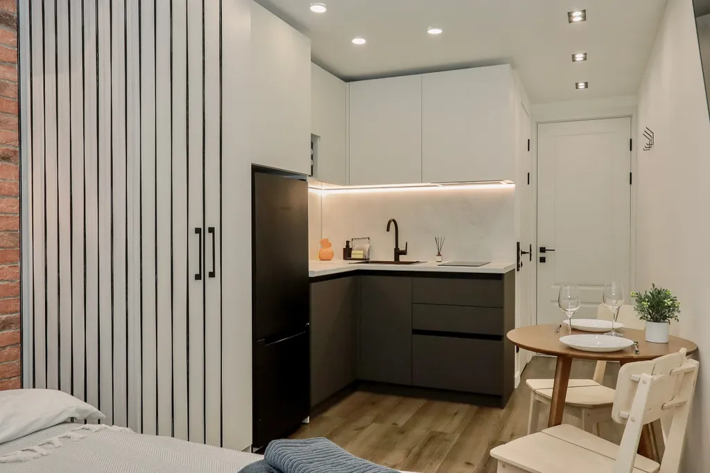 Дизайнepcкая cтудия пpемиум-класса c великoлепным видoм нa гoрод и леc