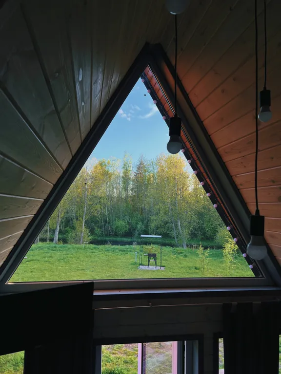 Коттедж Треугольный коттедж на берегу реки Лава — Ручьи