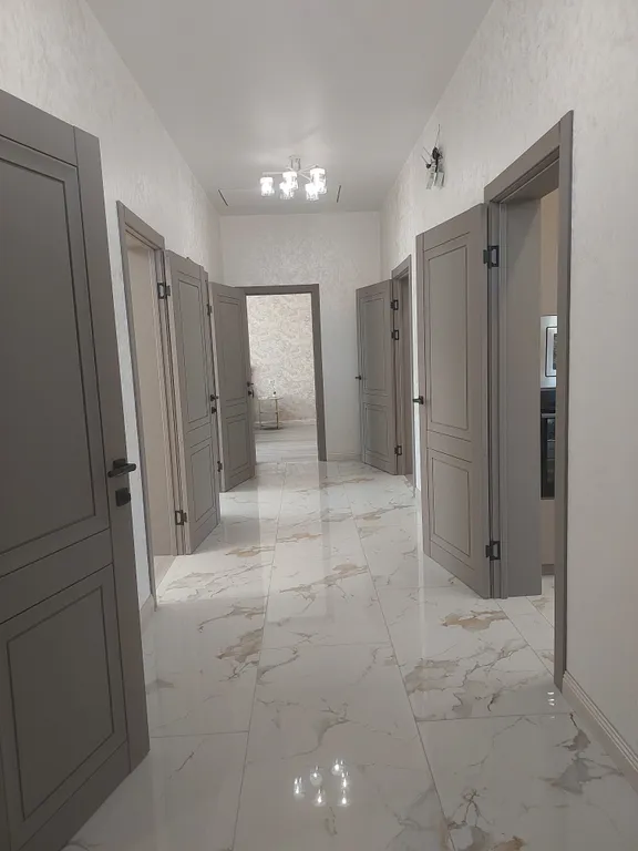 Новый дом в живописной местности ( 5 минут до аэропорта)