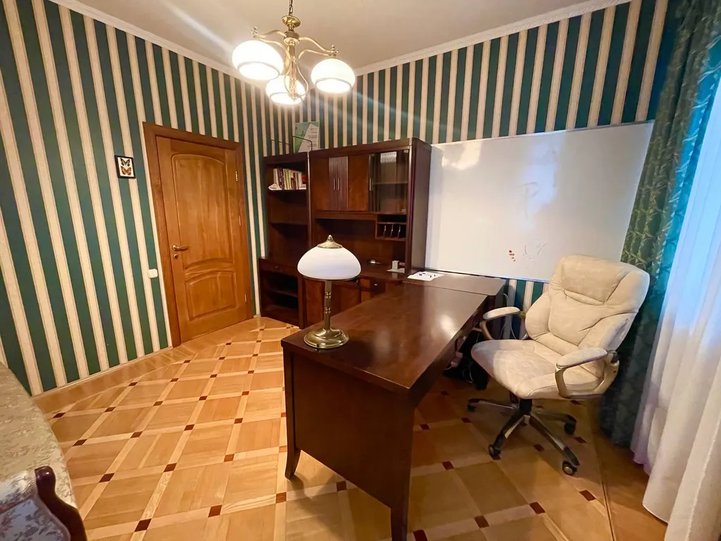 Котедж в классическом стиле с бассейном, сауной, бильярдом