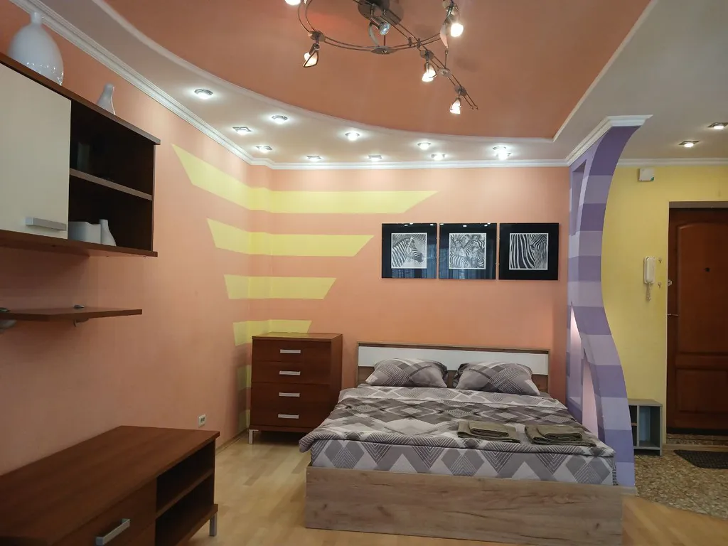 Яркая студия Aday Aparts в центре Курска