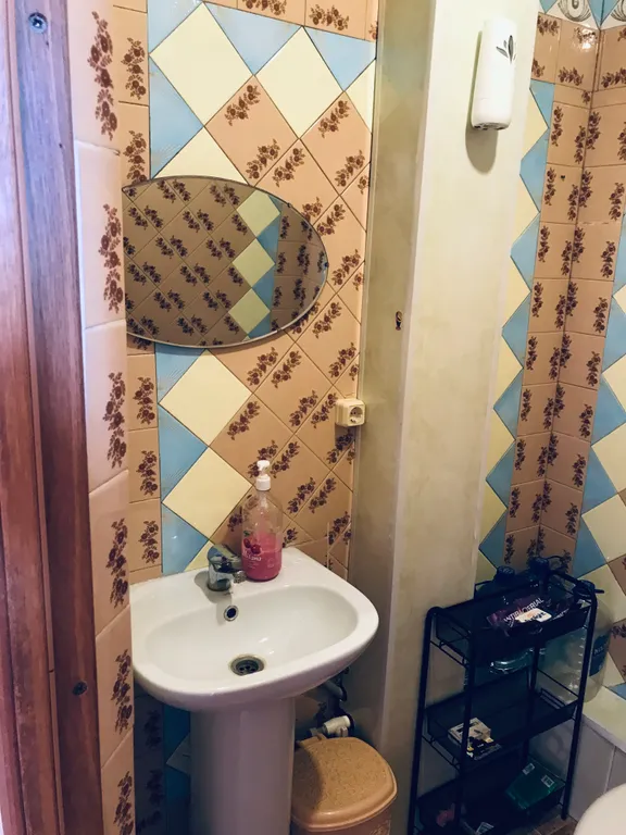 Солнечная квартира в центре города с видом на море