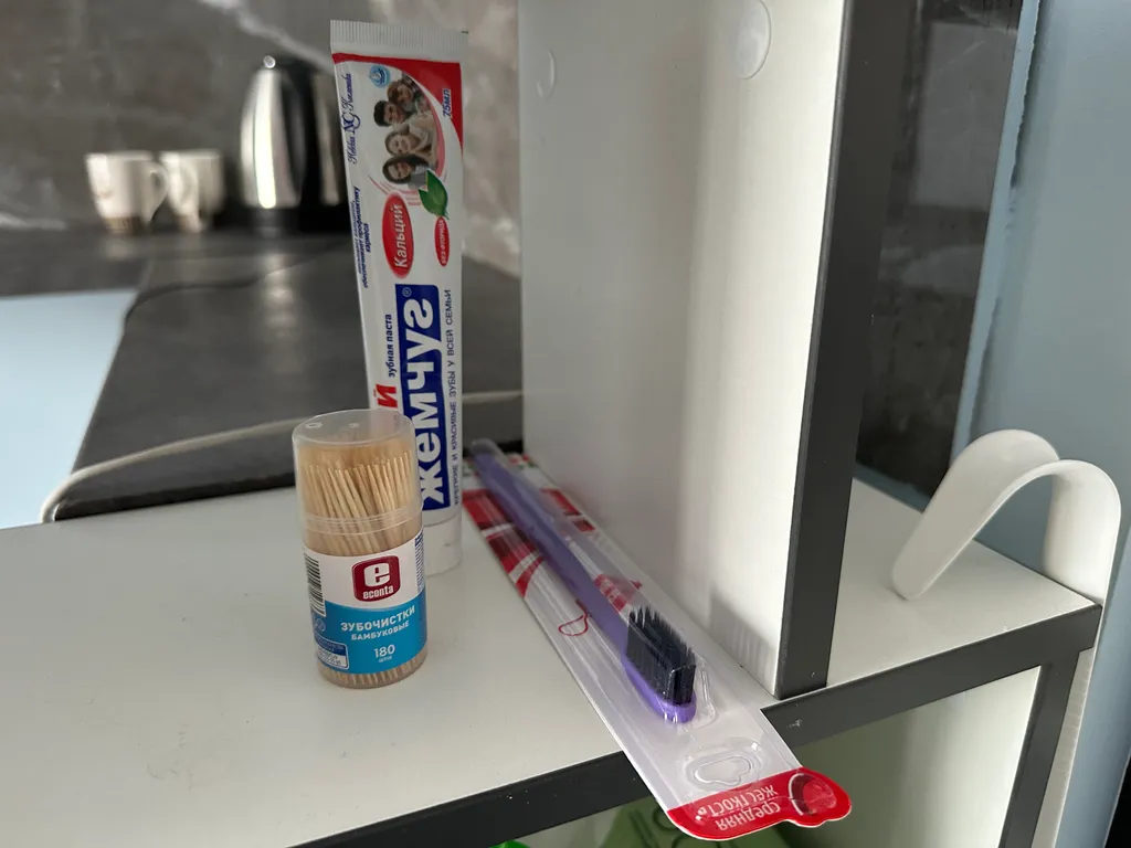 Уютная приятная комната с видом на город