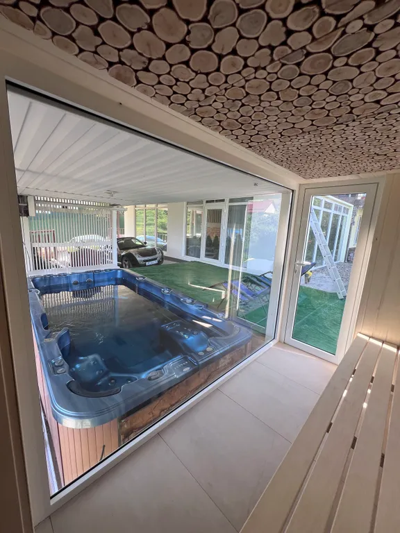 Уютный таунхаус с теплым бассейном и баней