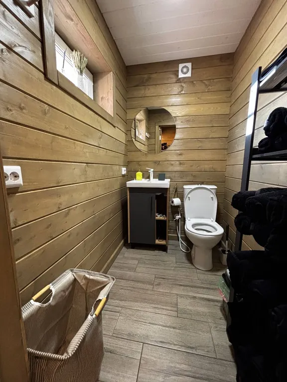 Коттедж Дом с баней и чаном в окружении леса и выходом к реке — Шадрино