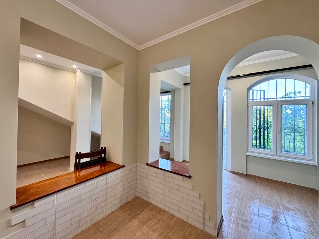 3-этажный дом с садом недалеко от моря