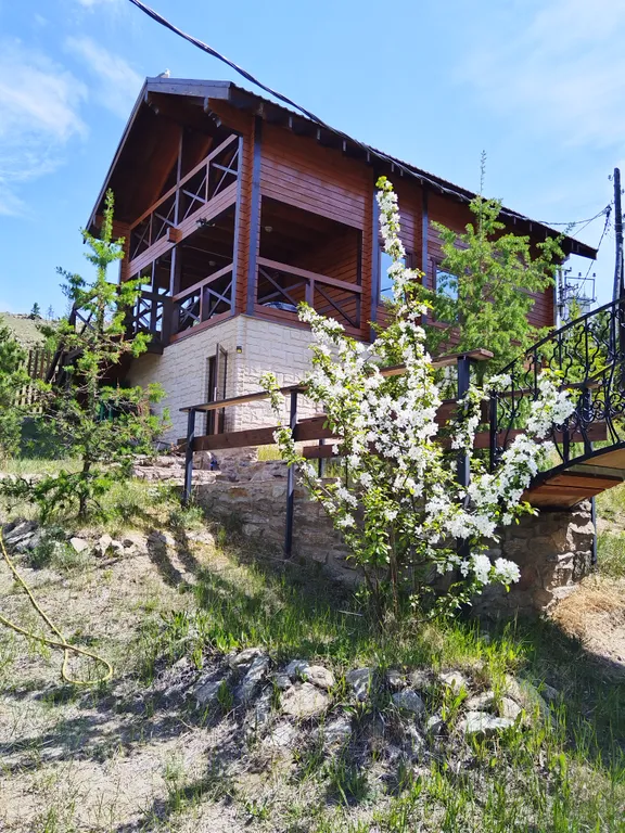 Уютный дом в тёплой бухте Байкала