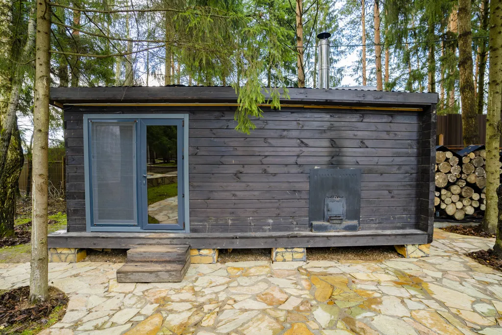 Дом для двоих в сосновом лесу