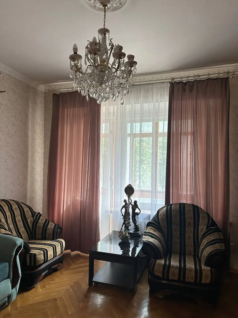 Балкон в зале