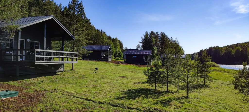 Просторный дом на берегу реки