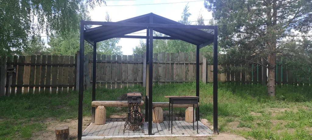 Уютный дом на лесном участке у озера, рядом с городом