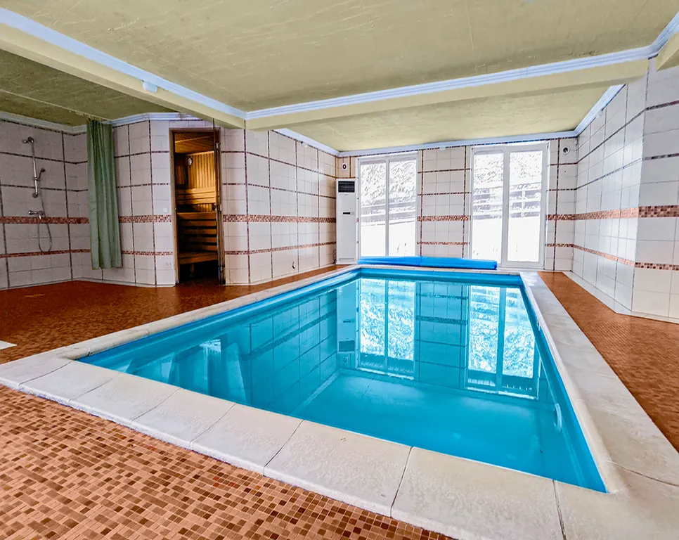 Дом с тёплым бассейном и камином Рощино Солнечный