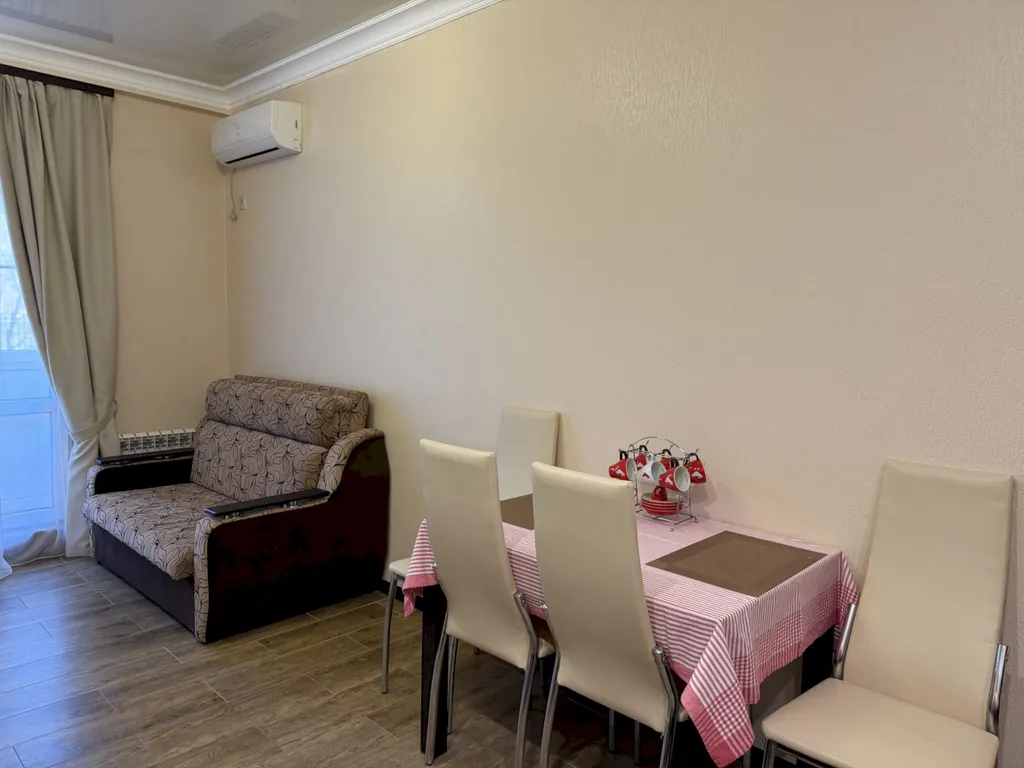 Квартира Квартира с балконом и видом на горы в центре - 11 мин до моря — Геленджик