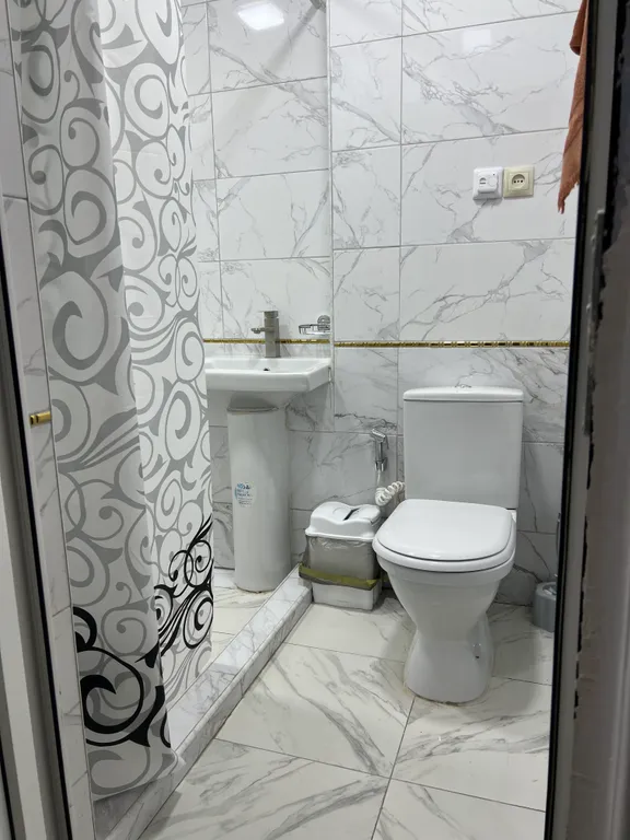 Домик чуть дальше набережной