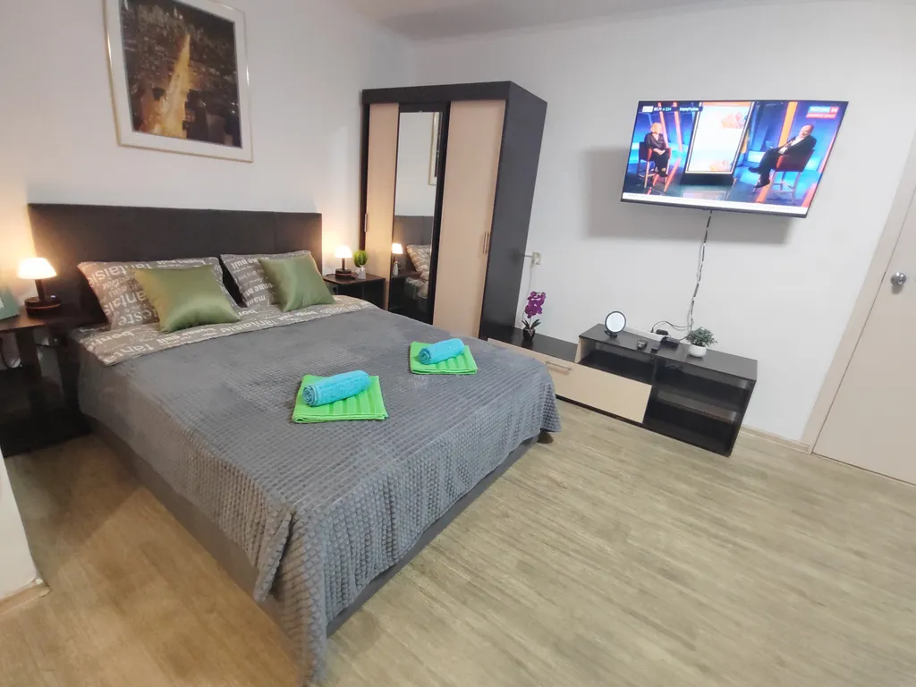 Двухкомнатную квартира в тихом месте центральной части города