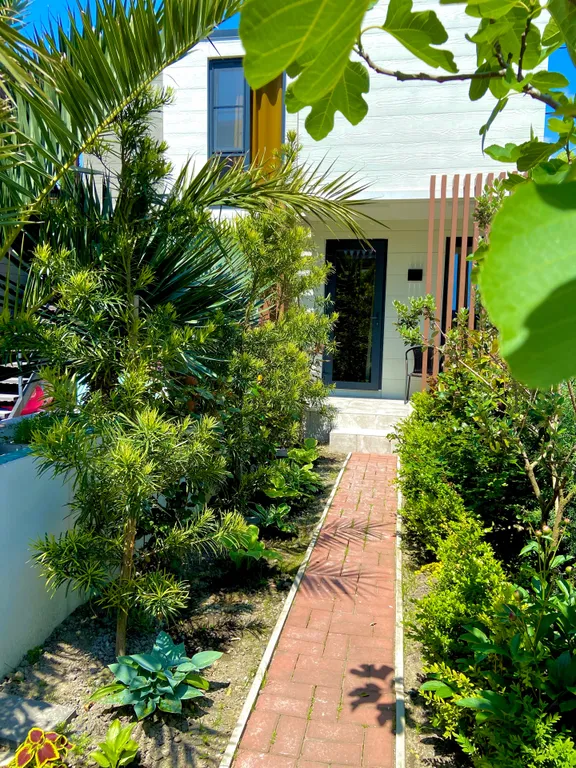 Коттедж Домик у бассейна — Сириус