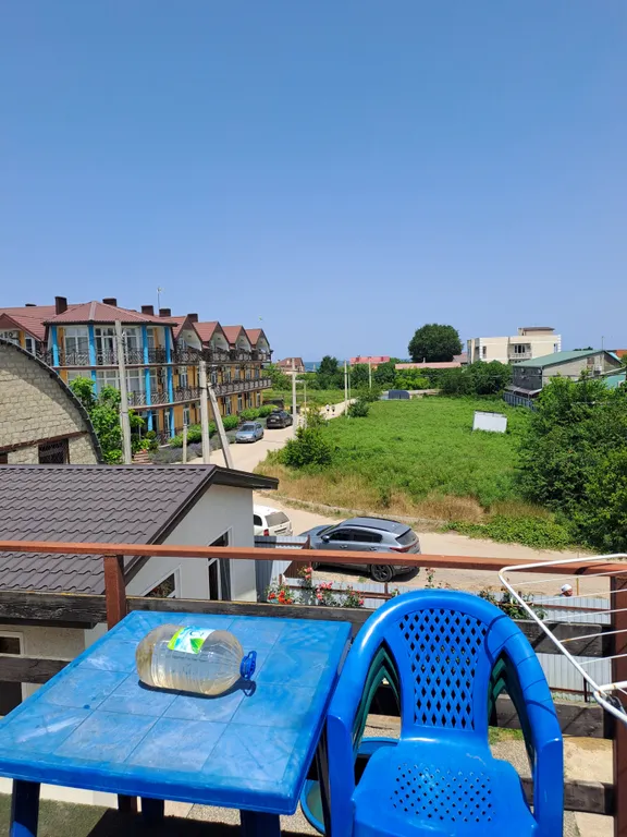 Уютная комната с видом на море