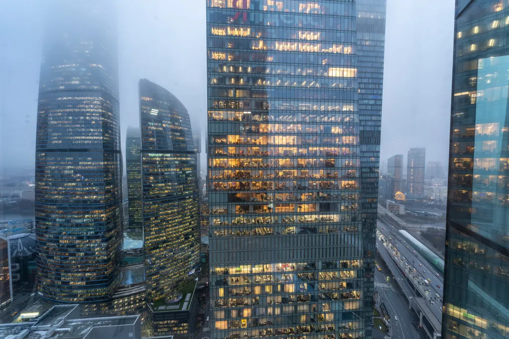 Квартира с угловой спальней и панорамной ванной комнатой