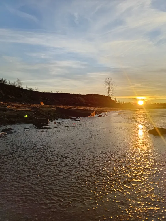 Уютный дом на берегу озера Камбулат
