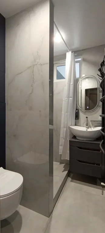 Стильные апартаменты в центре города Синий акцент