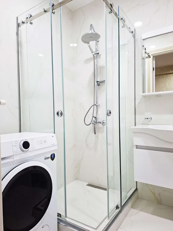 Двухкомнатная квартира в центре Тбилиси с балконом