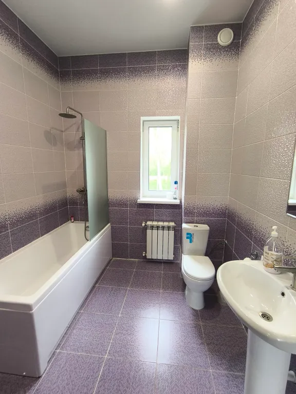 Большой дом с большим залом и с баней