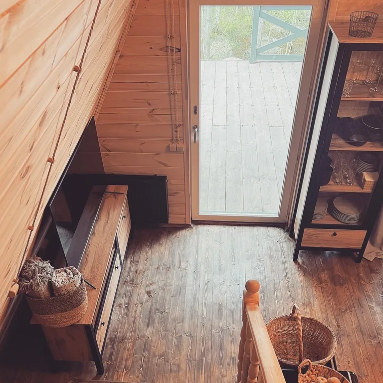 Дом-шале в окружении сосен + зона барбекю с костровой чашей и мангалом